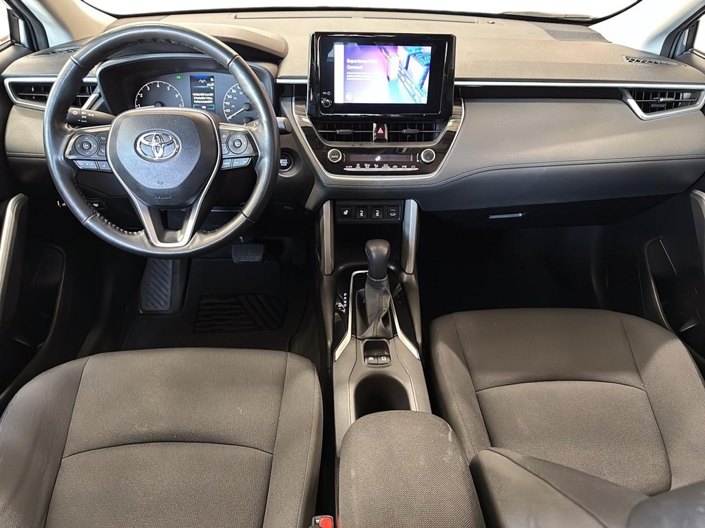 2024 Toyota Corolla Cross LE AWD in Stratford, Ontario - 8 - w1024h768px