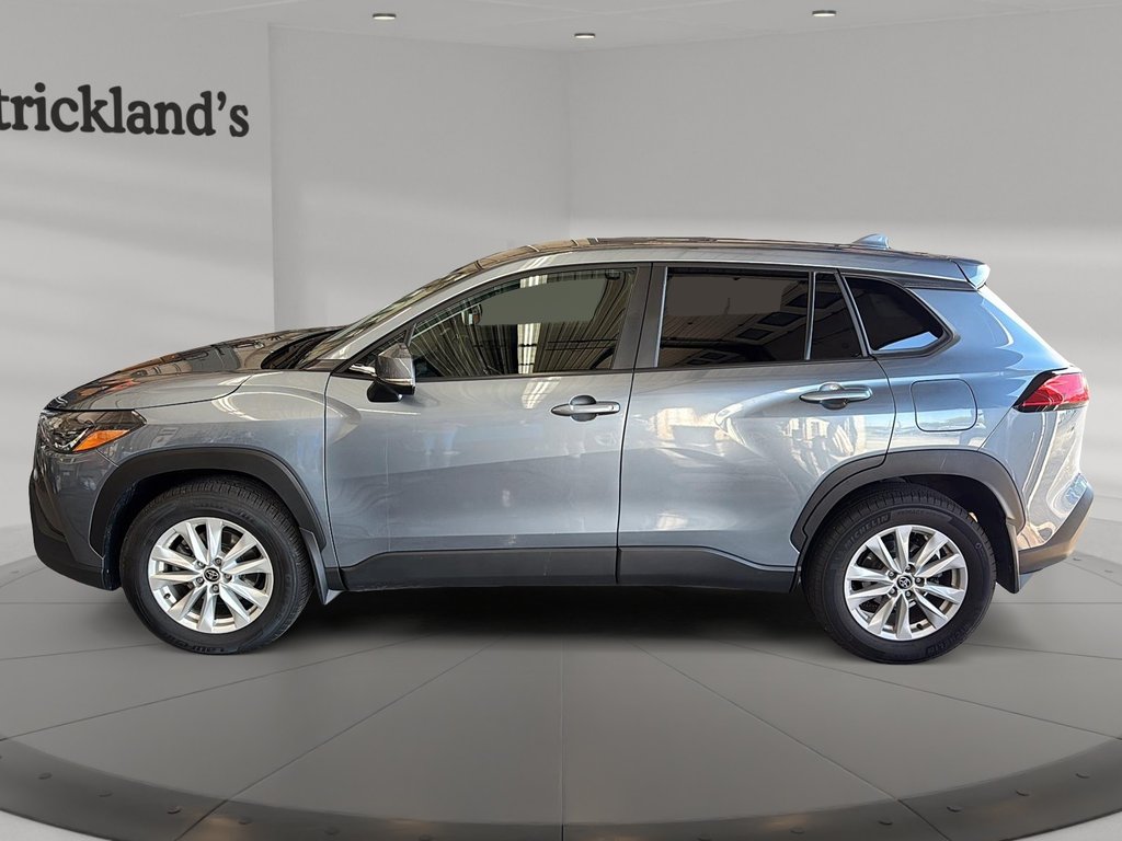 2024 Toyota Corolla Cross LE AWD in Stratford, Ontario - 5 - w1024h768px