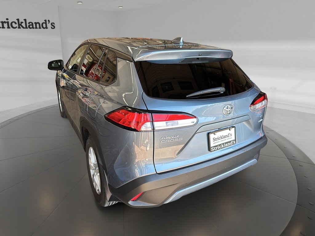 2024 Toyota Corolla Cross LE AWD in Stratford, Ontario - 4 - w1024h768px