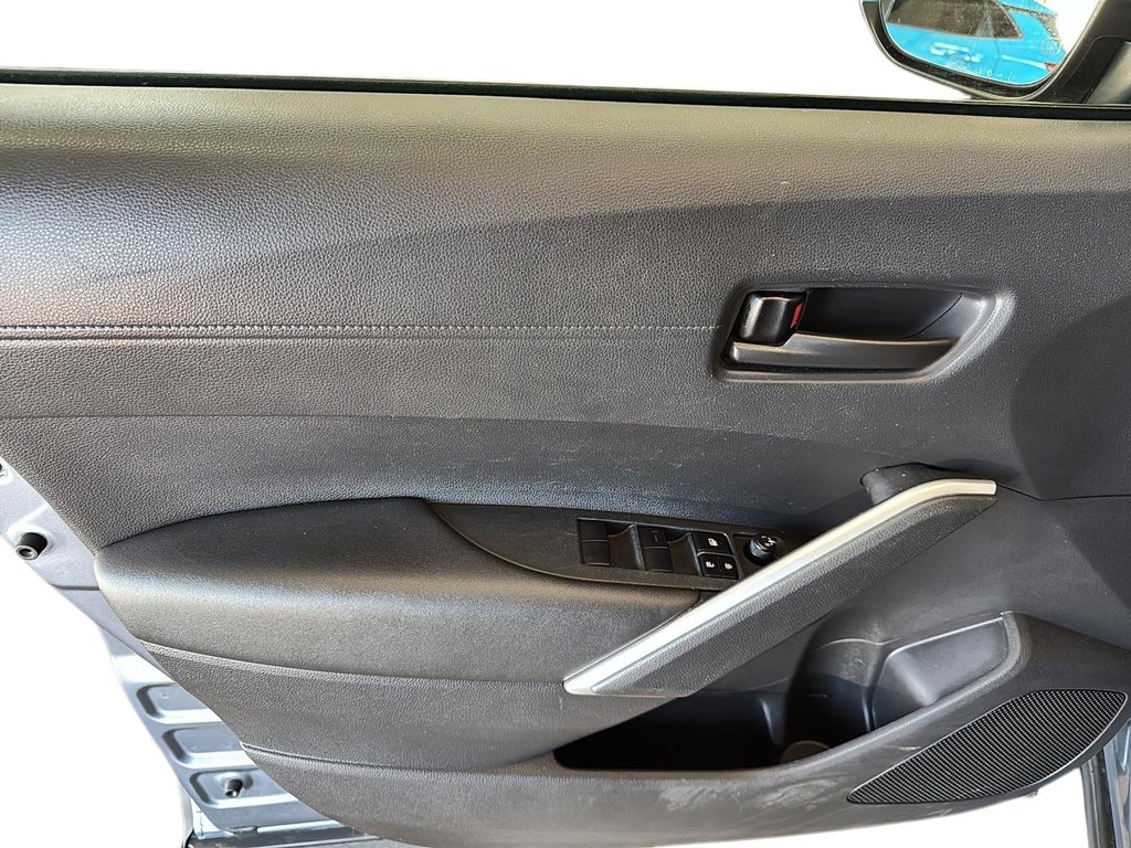 2024 Toyota Corolla Cross LE AWD in Stratford, Ontario - 9 - w1024h768px