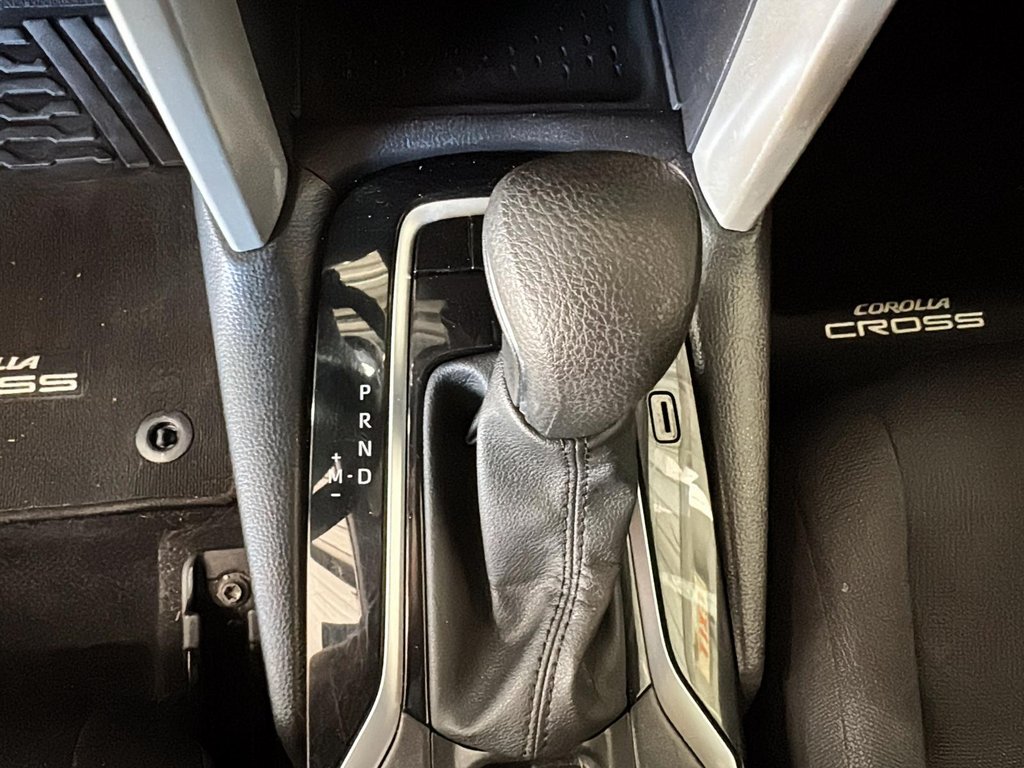 2024 Toyota Corolla Cross LE AWD in Stratford, Ontario - 13 - w1024h768px