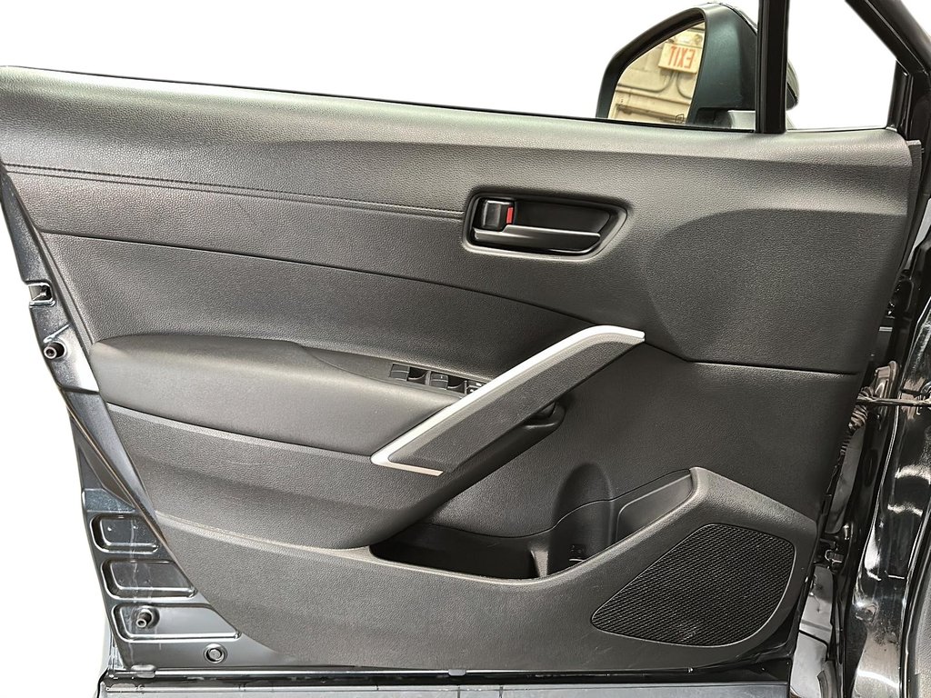 2024 Toyota Corolla Cross LE AWD in Stratford, Ontario - 10 - w1024h768px