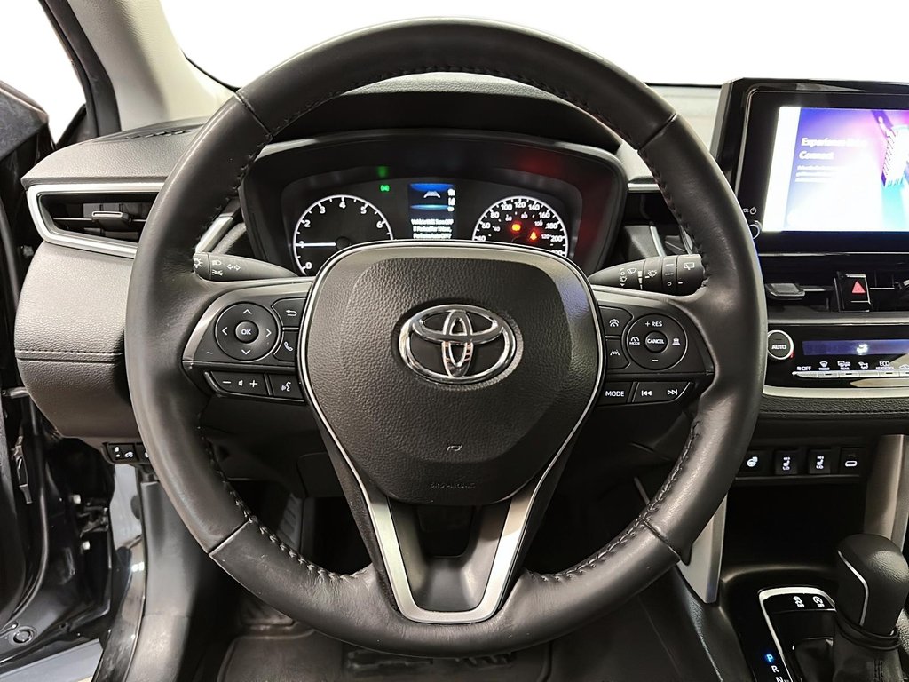 2024 Toyota Corolla Cross LE AWD in Stratford, Ontario - 11 - w1024h768px