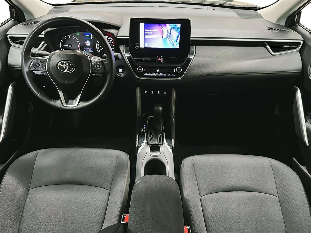 2024 Toyota Corolla Cross LE AWD in Stratford, Ontario - 9 - w1024h768px