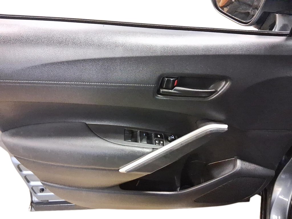 2024 Toyota Corolla Cross LE AWD in Stratford, Ontario - 11 - w1024h768px