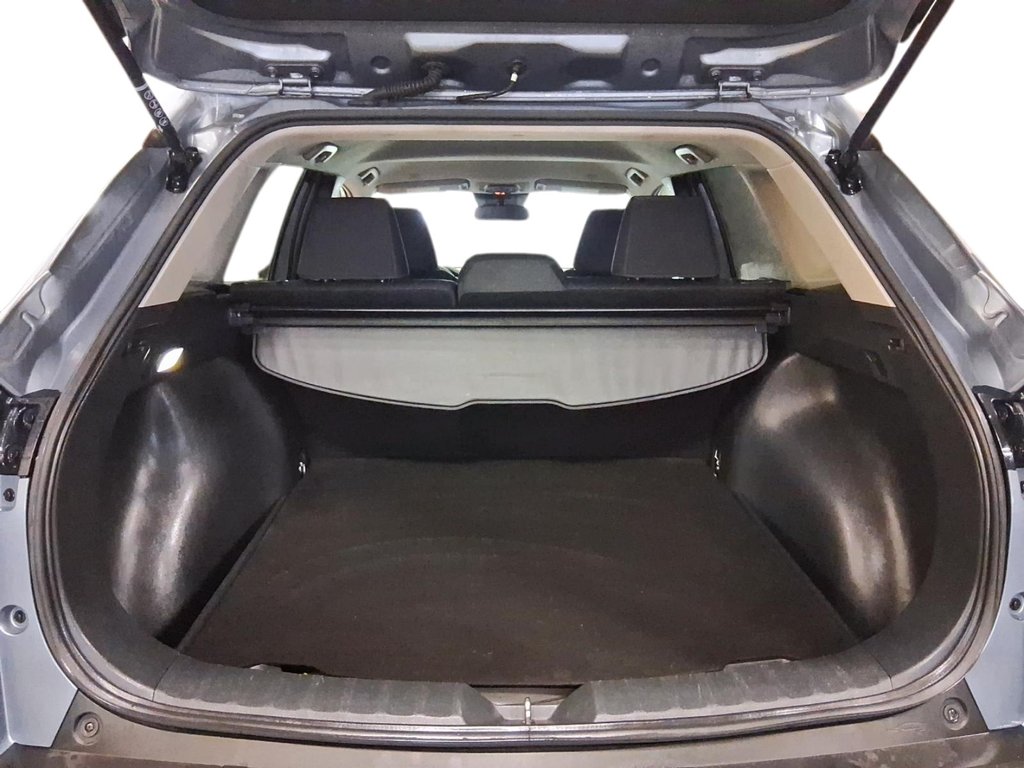 2024 Toyota Corolla Cross LE AWD in Stratford, Ontario - 6 - w1024h768px