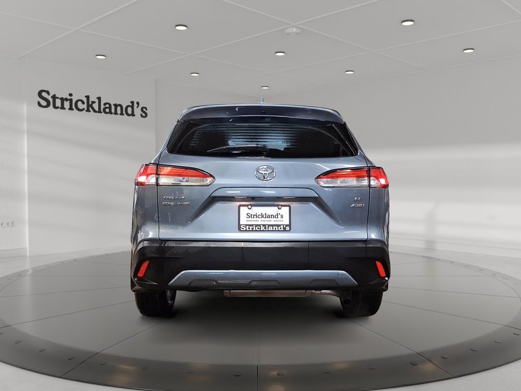 2024 Toyota Corolla Cross LE AWD in Stratford, Ontario - 3 - w1024h768px
