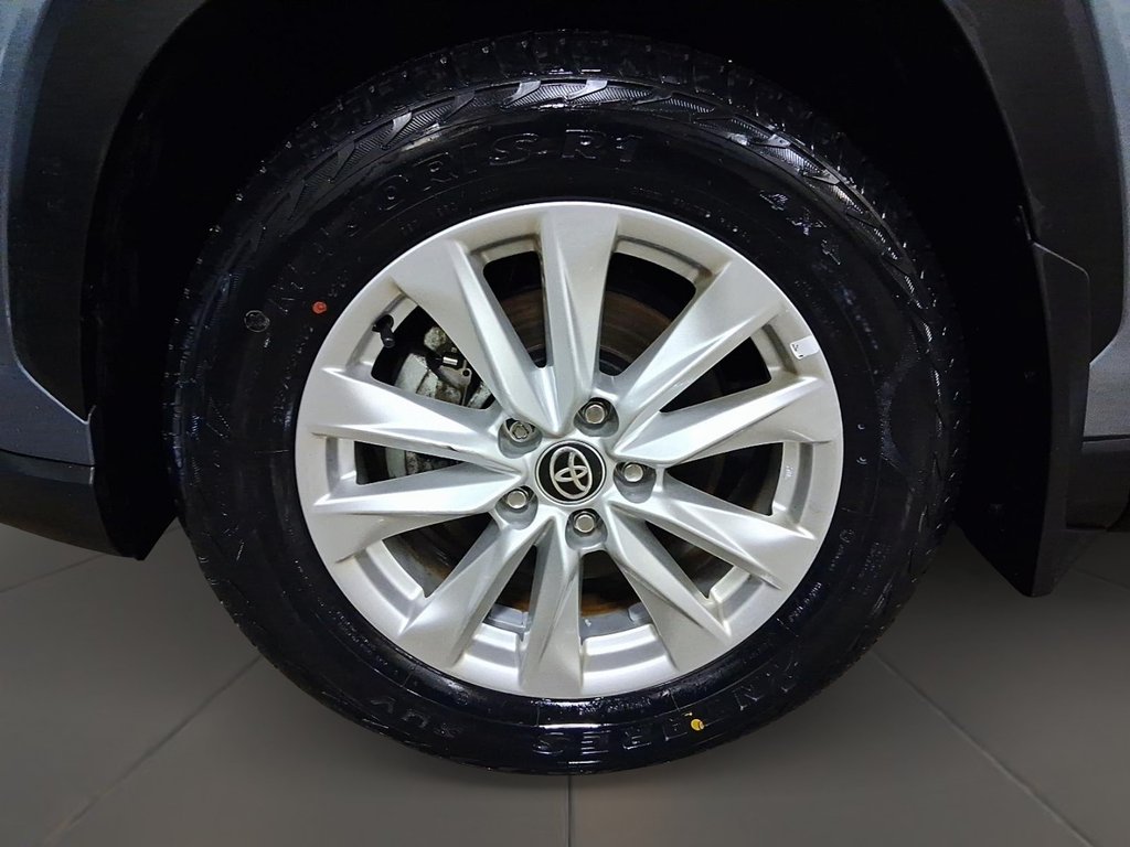 2024 Toyota Corolla Cross LE AWD in Stratford, Ontario - 7 - w1024h768px