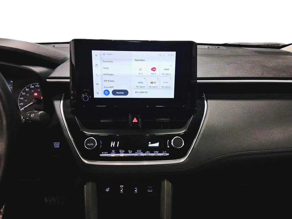 2024 Toyota Corolla Cross LE AWD in Stratford, Ontario - 15 - w1024h768px