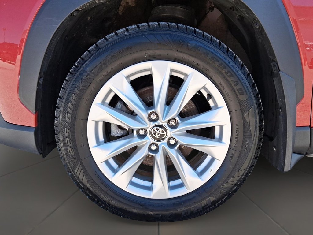 2024 Toyota Corolla Cross LE AWD in Stratford, Ontario - 7 - w1024h768px