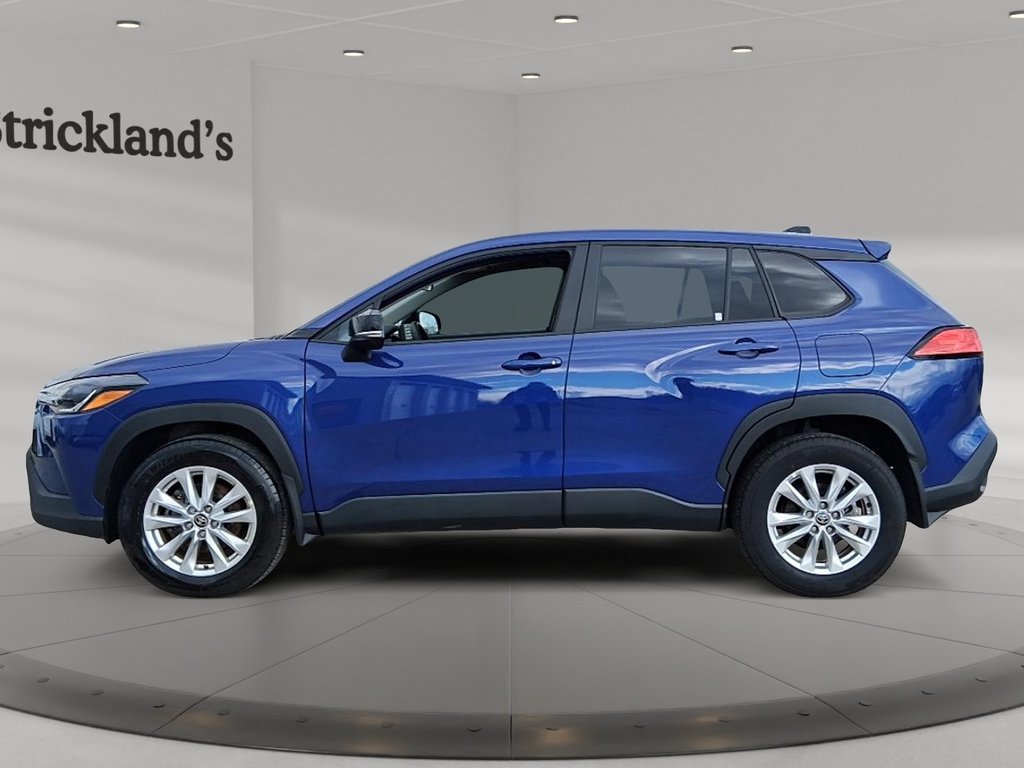 2025 Toyota Corolla Cross LE AWD in Stratford, Ontario - 5 - w1024h768px