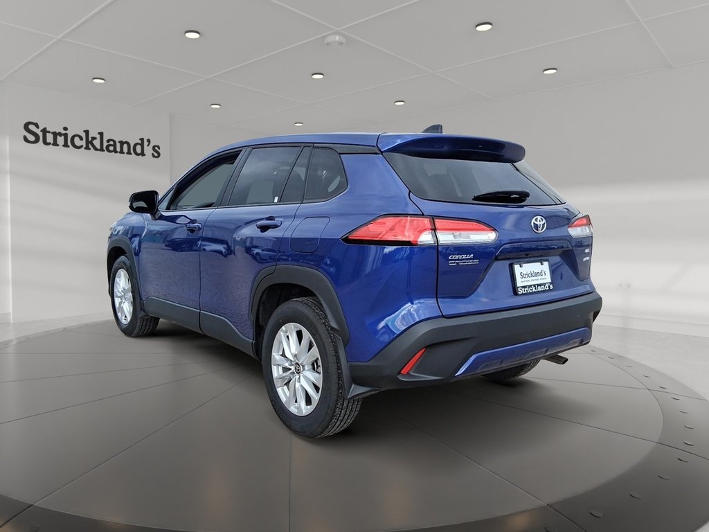 2025 Toyota Corolla Cross LE AWD in Stratford, Ontario - 4 - w1024h768px