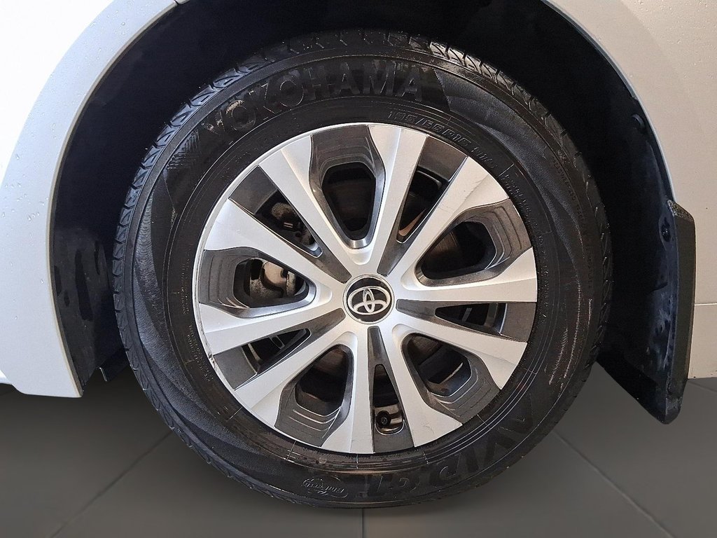 2024 Toyota Corolla Hybrid LE in Stratford, Ontario - 7 - w1024h768px