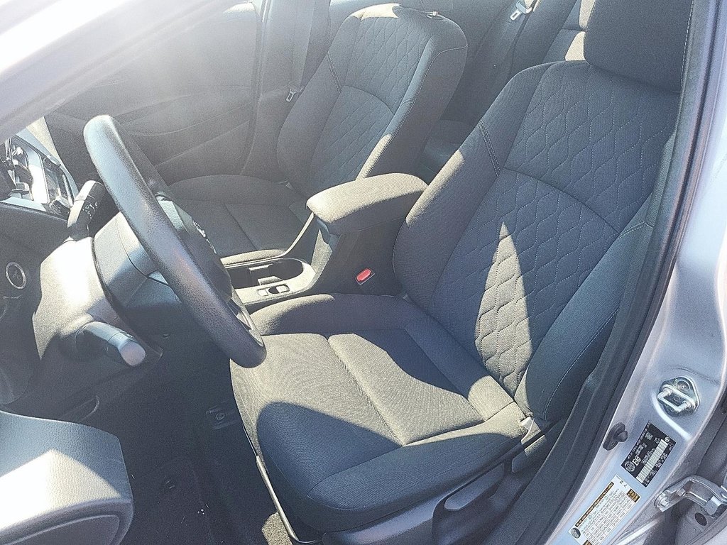 2024 Toyota Corolla Hybrid LE in Stratford, Ontario - 8 - w1024h768px