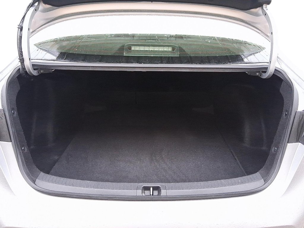 2024 Toyota Corolla Hybrid LE in Stratford, Ontario - 6 - w1024h768px