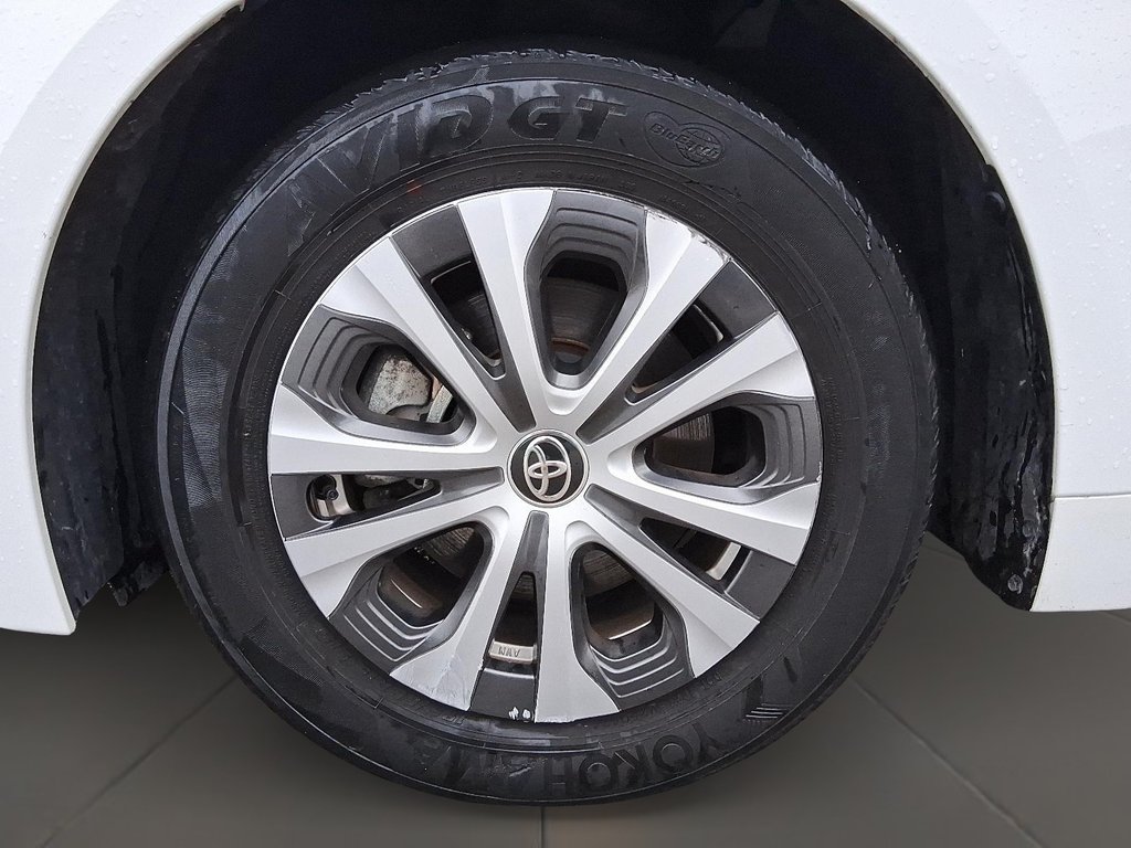 2024 Toyota Corolla Hybrid LE in Stratford, Ontario - 7 - w1024h768px