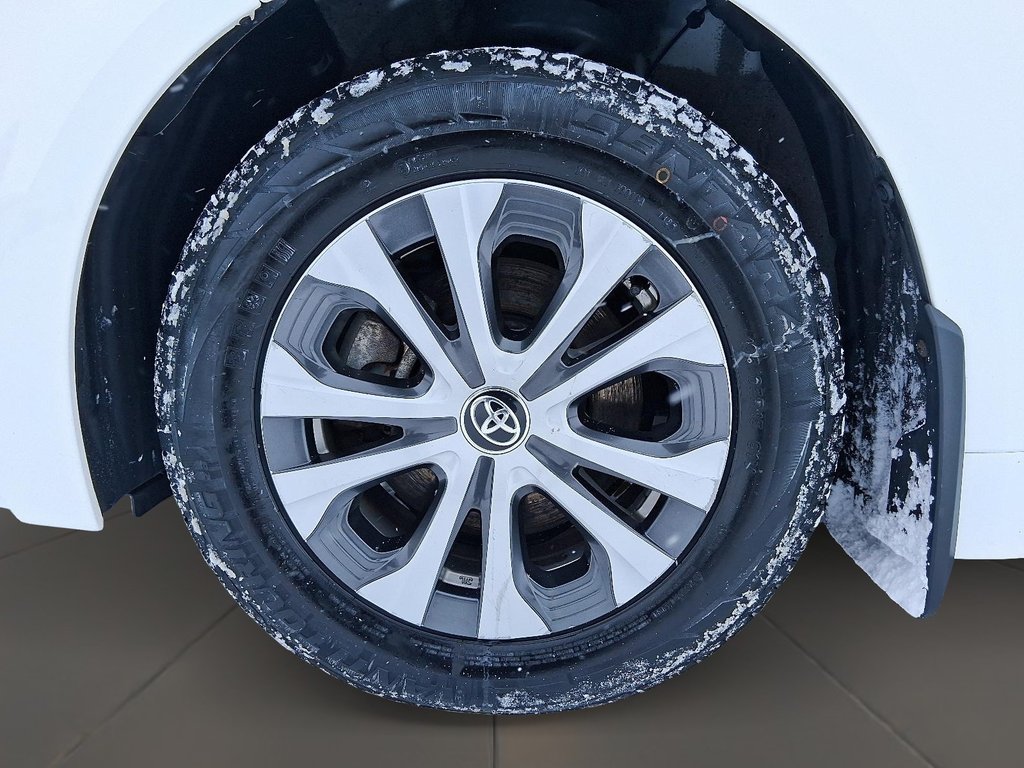 2024 Toyota Corolla Hybrid LE in Stratford, Ontario - 7 - w1024h768px