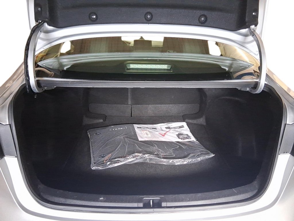 2024 Toyota Corolla Hybrid LE in Stratford, Ontario - 6 - w1024h768px