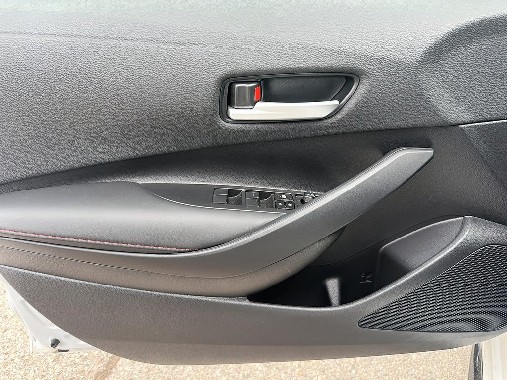 2025 Toyota COROLLA HYBRID SE AWD in Stratford, Ontario - 10 - w1024h768px
