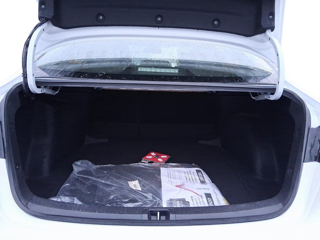 2025 Toyota Corolla Hybrid LE in Stratford, Ontario - 6 - w1024h768px