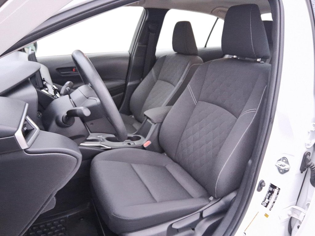 2025 Toyota Corolla Hybrid LE in Stratford, Ontario - 8 - w1024h768px