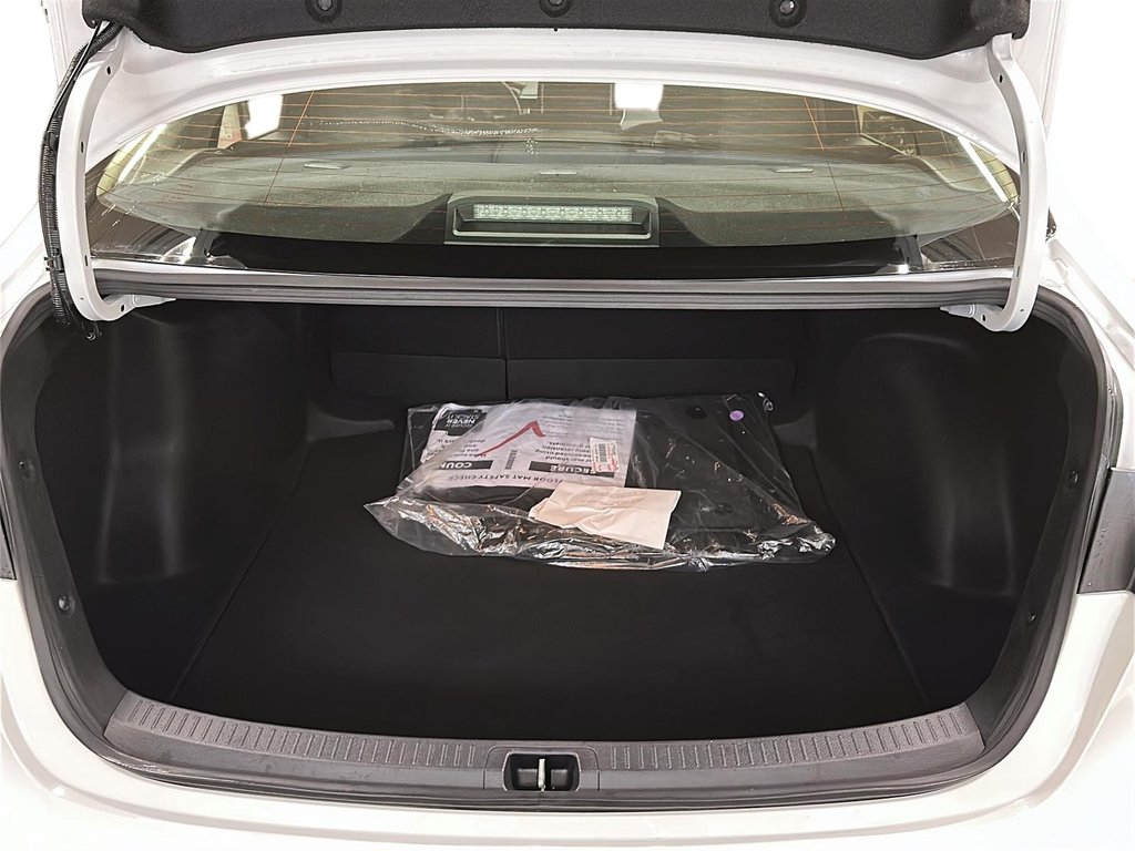 2025 Toyota Corolla Hybrid LE in Stratford, Ontario - 6 - w1024h768px