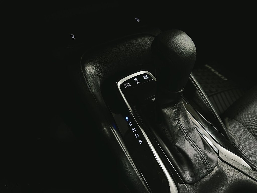 2025 Toyota Corolla Hybrid LE in Stratford, Ontario - 14 - w1024h768px