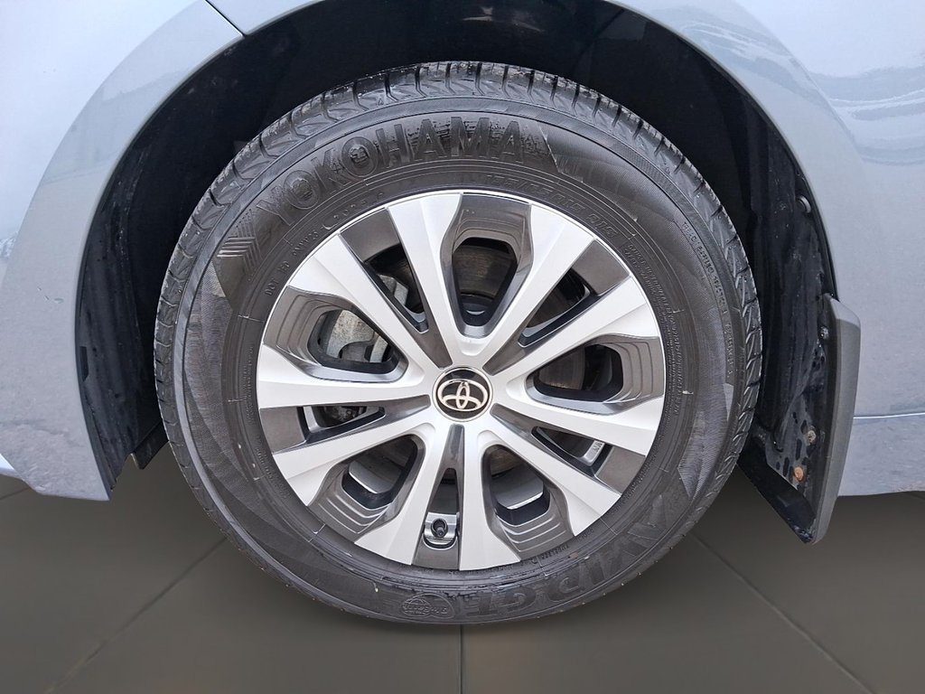 2025 Toyota Corolla Hybrid LE AWD in Stratford, Ontario - 7 - w1024h768px