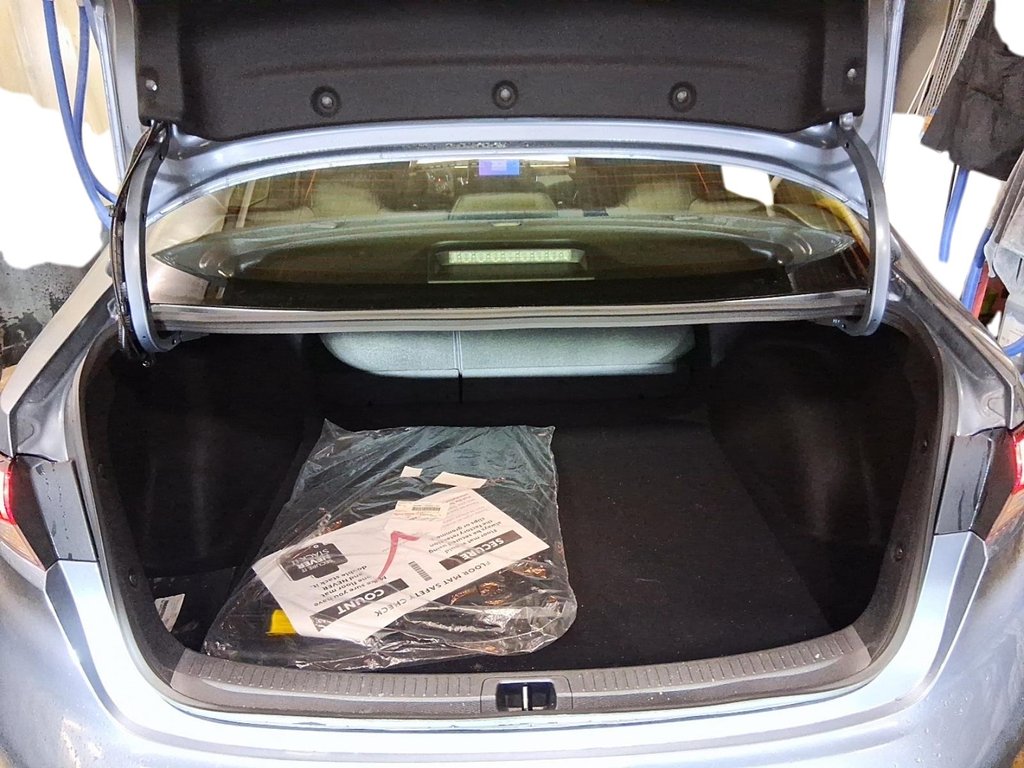 2026 Toyota Corolla Hybrid LE AWD in Stratford, Ontario - 6 - w1024h768px