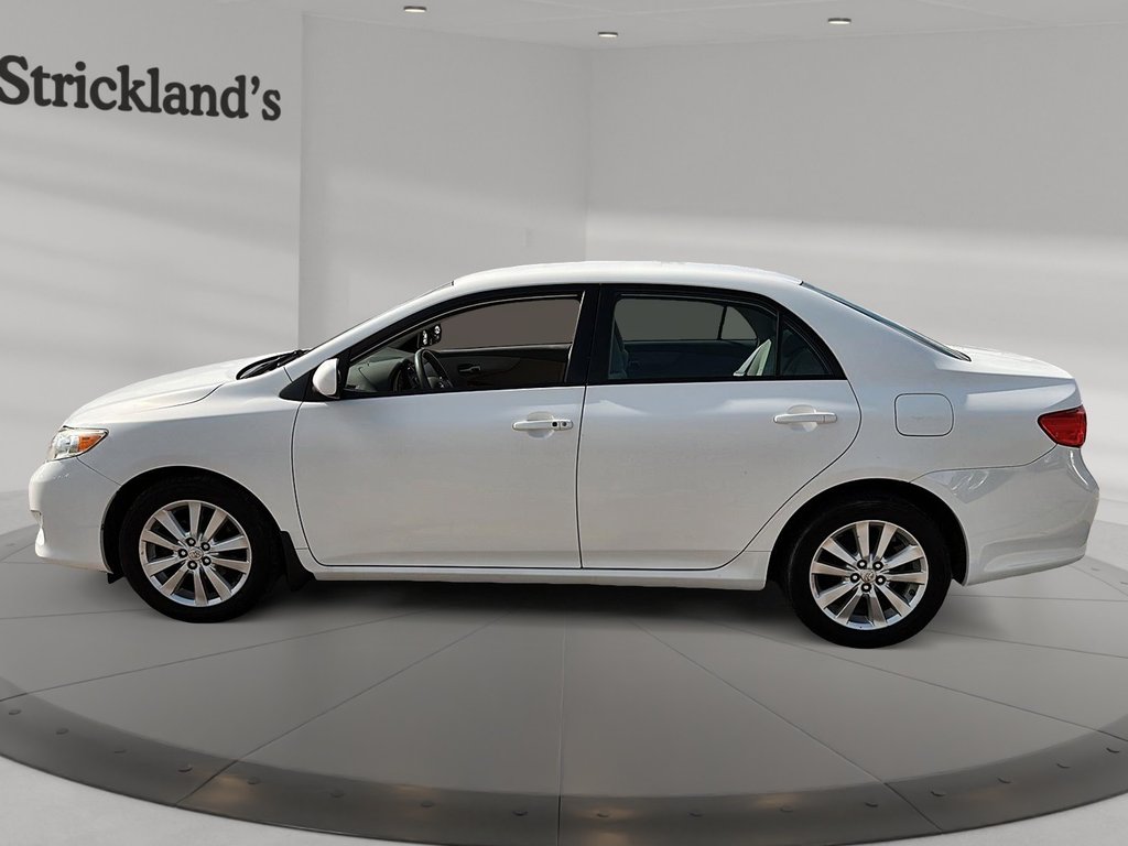 2010 Toyota Corolla 4-door Sedan LE 4A in Stratford, Ontario - 5 - w1024h768px