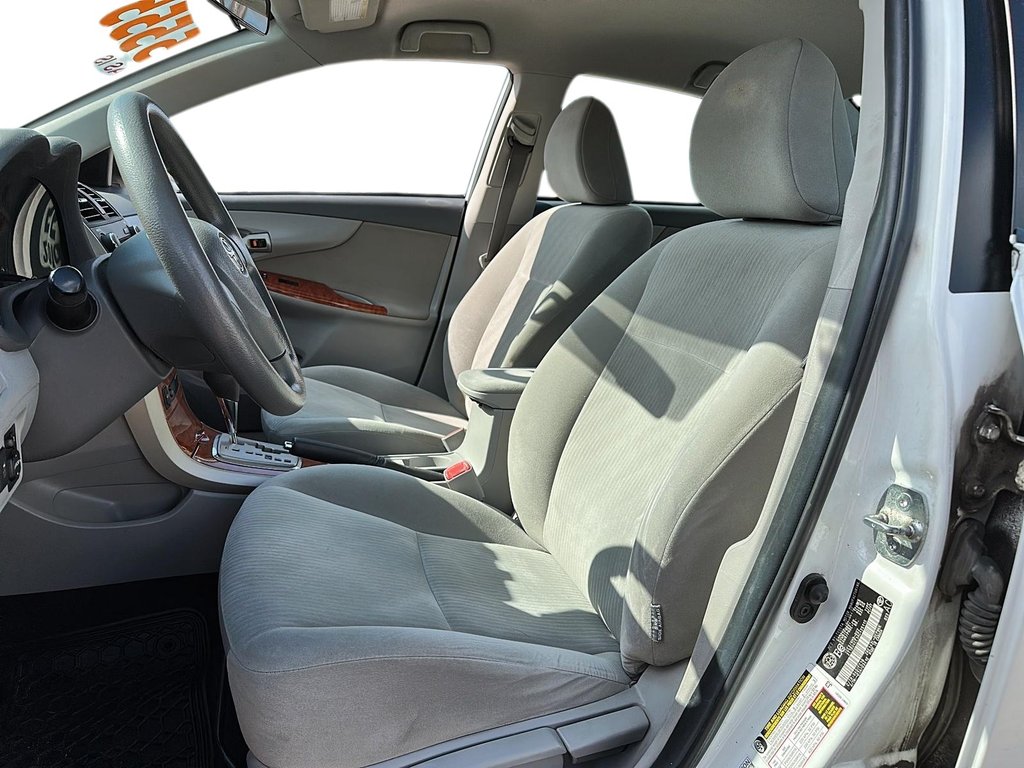 2010 Toyota Corolla 4-door Sedan LE 4A in Stratford, Ontario - 7 - w1024h768px