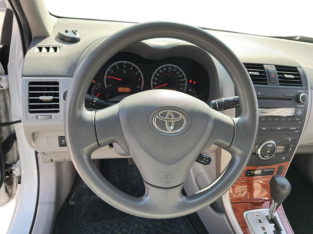 2010 Toyota Corolla 4-door Sedan LE 4A in Stratford, Ontario - 10 - w1024h768px