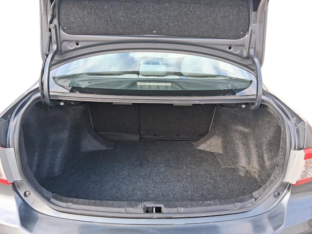 2011 Toyota Corolla 4-door Sedan CE 4A in Stratford, Ontario - 6 - w1024h768px