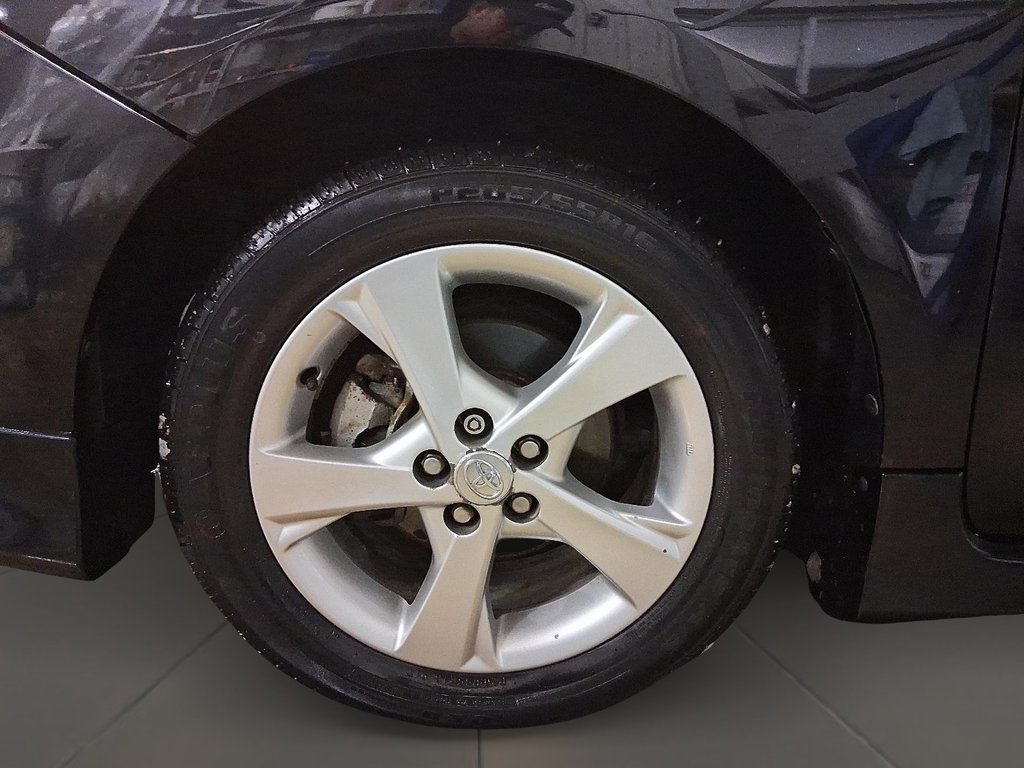 2013 Toyota Corolla 4-door Sedan CE 4A in Stratford, Ontario - 6 - w1024h768px