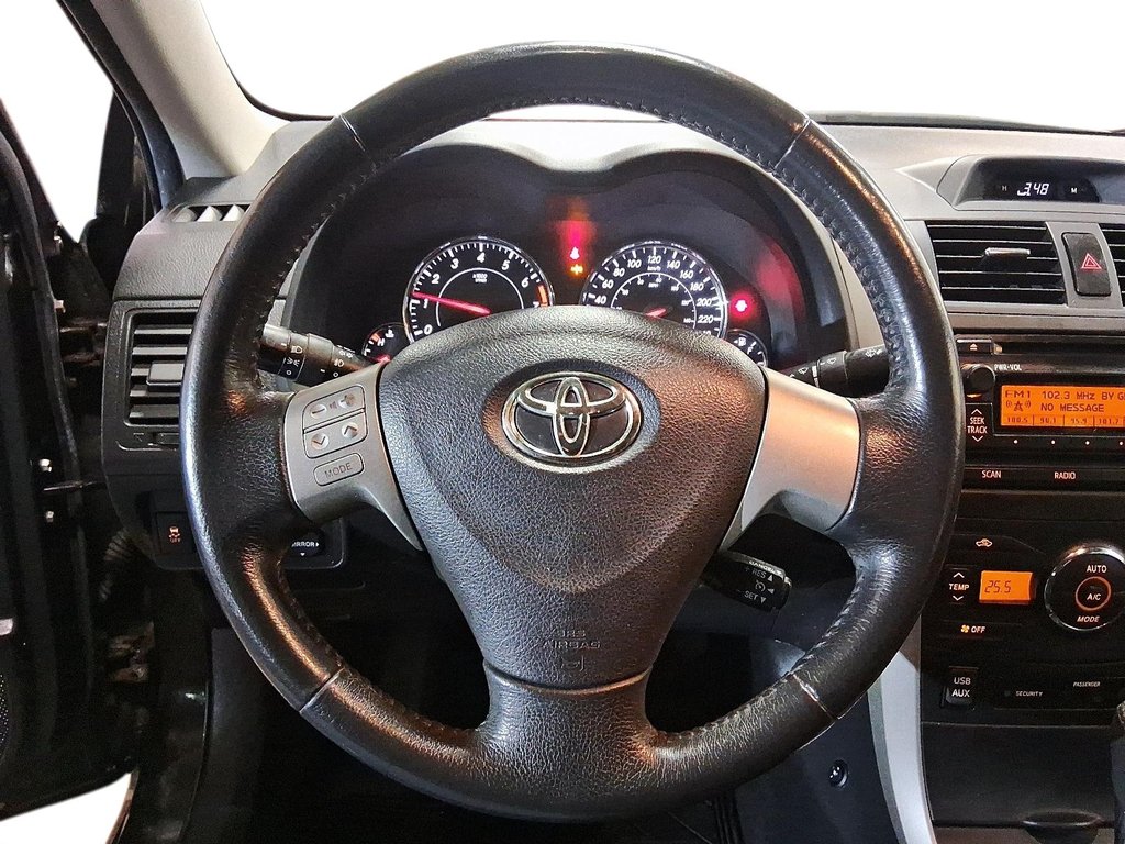 2013 Toyota Corolla 4-door Sedan CE 4A in Stratford, Ontario - 11 - w1024h768px