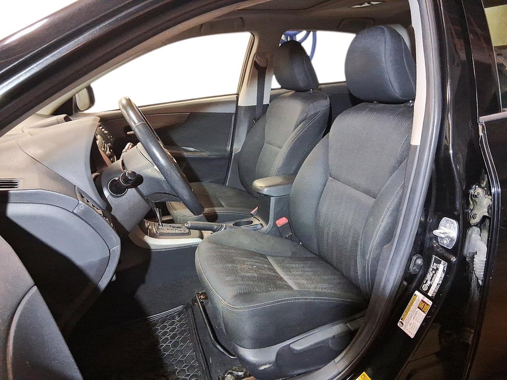 2013 Toyota Corolla 4-door Sedan CE 4A in Stratford, Ontario - 7 - w1024h768px