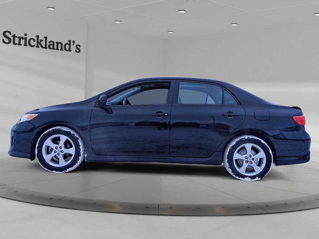 2013 Toyota Corolla 4-door Sedan CE 4A in Stratford, Ontario - 5 - w1024h768px
