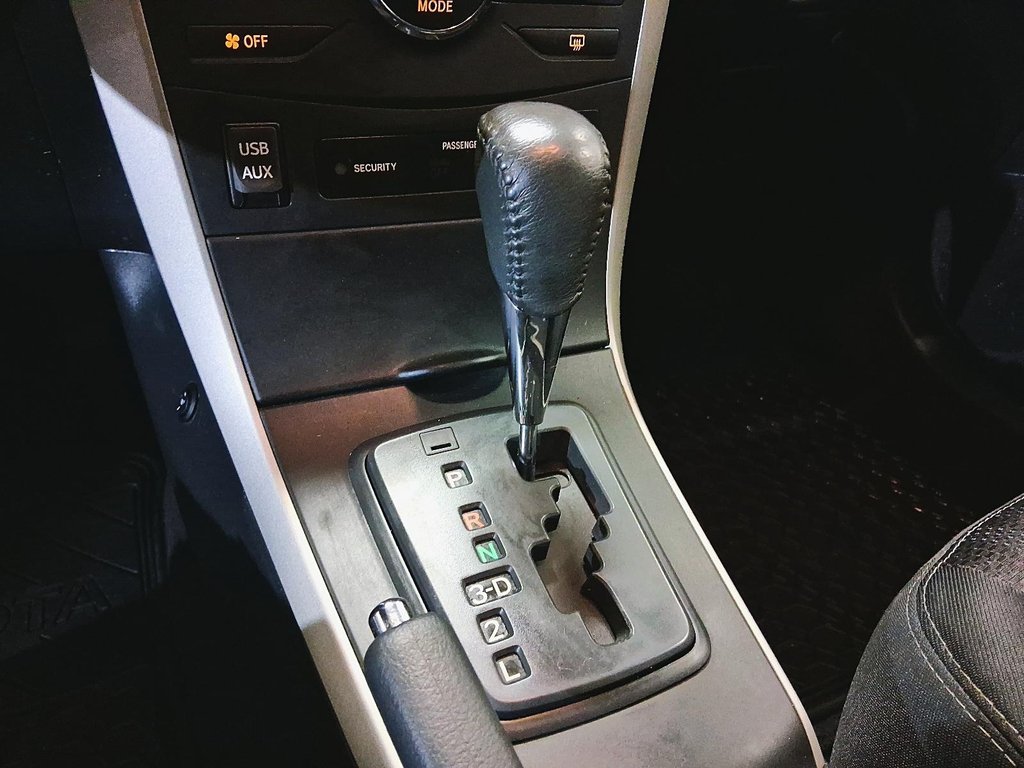 2013 Toyota Corolla 4-door Sedan CE 4A in Stratford, Ontario - 15 - w1024h768px