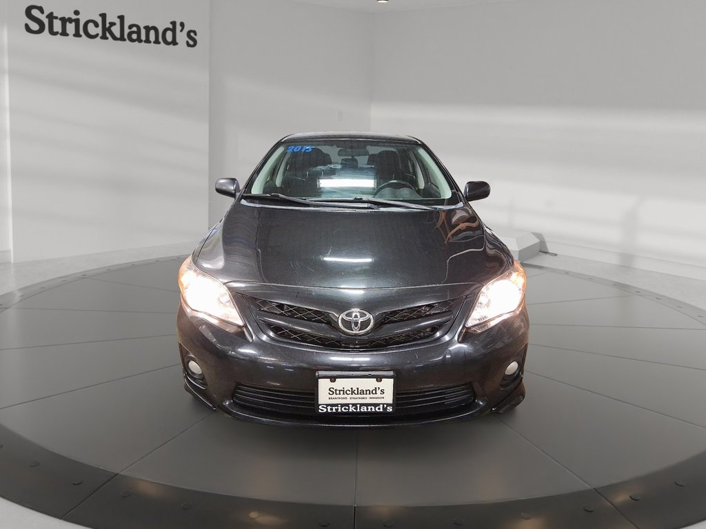 2013 Toyota Corolla 4-door Sedan CE 4A in Stratford, Ontario - 2 - w1024h768px