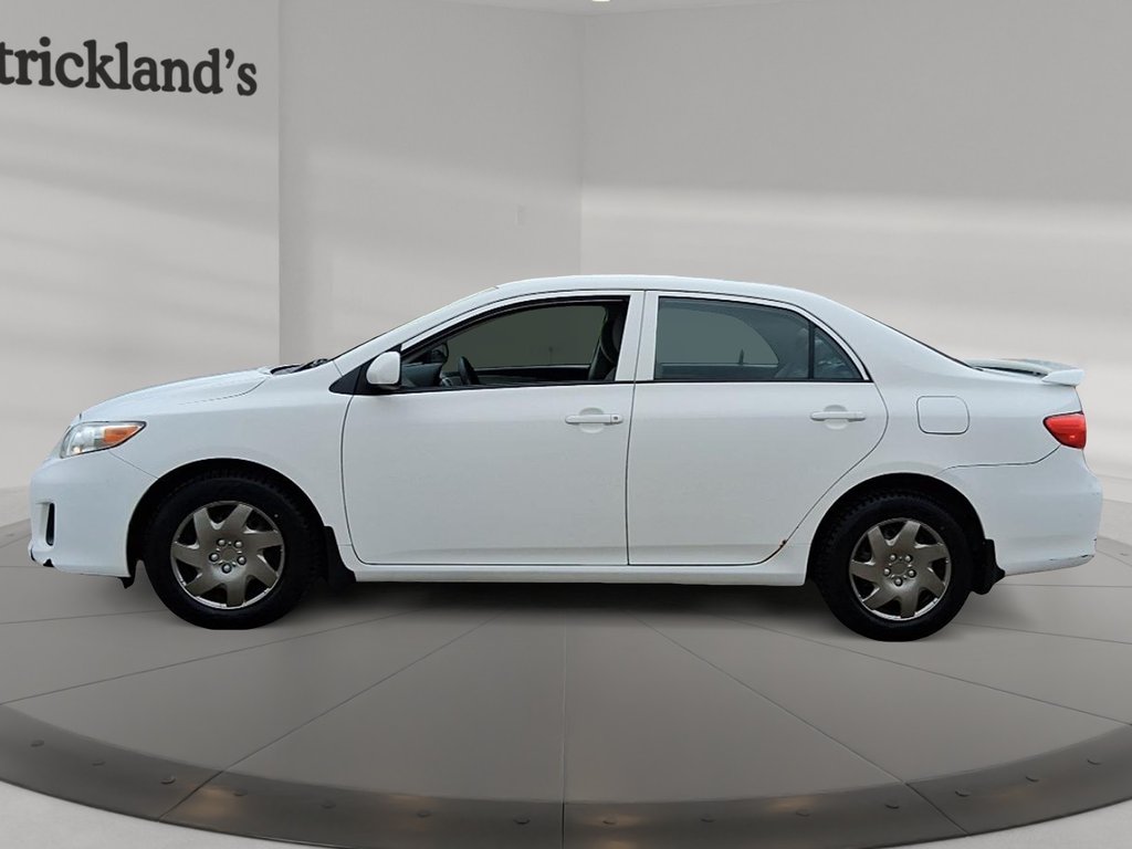 2013 Toyota Corolla 4-door Sedan CE 4A in Stratford, Ontario - 5 - w1024h768px