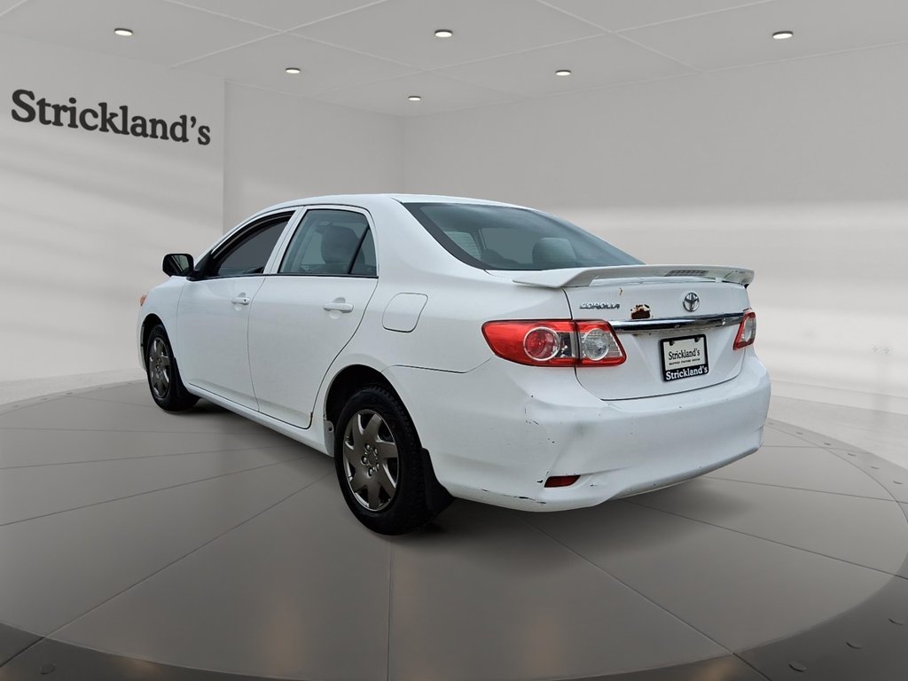 2013 Toyota Corolla 4-door Sedan CE 4A in Stratford, Ontario - 4 - w1024h768px