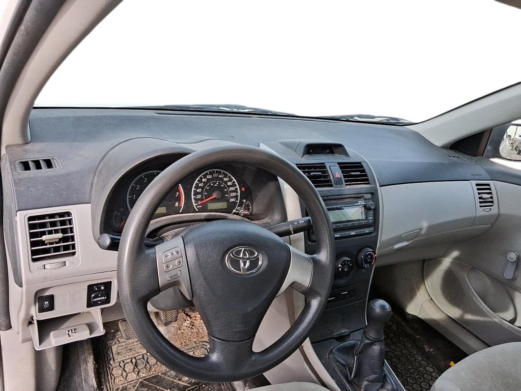 2013 Toyota Corolla 4-door Sedan CE 4A in Stratford, Ontario - 8 - w1024h768px