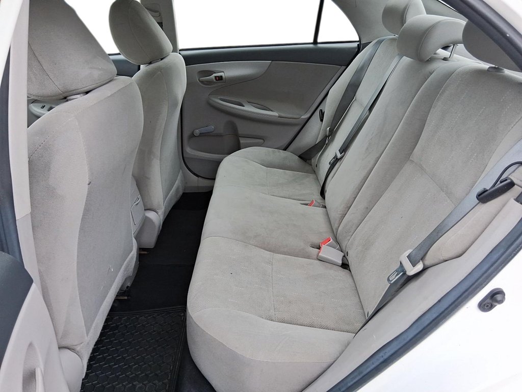 2013 Toyota Corolla 4-door Sedan CE 4A in Stratford, Ontario - 9 - w1024h768px
