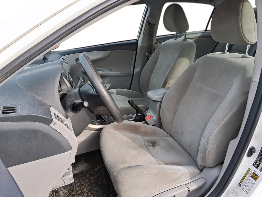 2013 Toyota Corolla 4-door Sedan CE 4A in Stratford, Ontario - 7 - w1024h768px