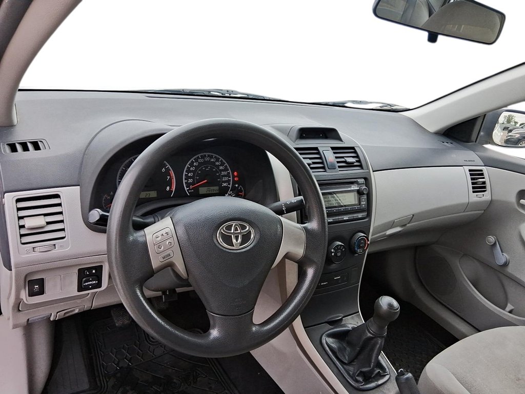 2013 Toyota Corolla 4-door Sedan CE 4A in Stratford, Ontario - 10 - w1024h768px