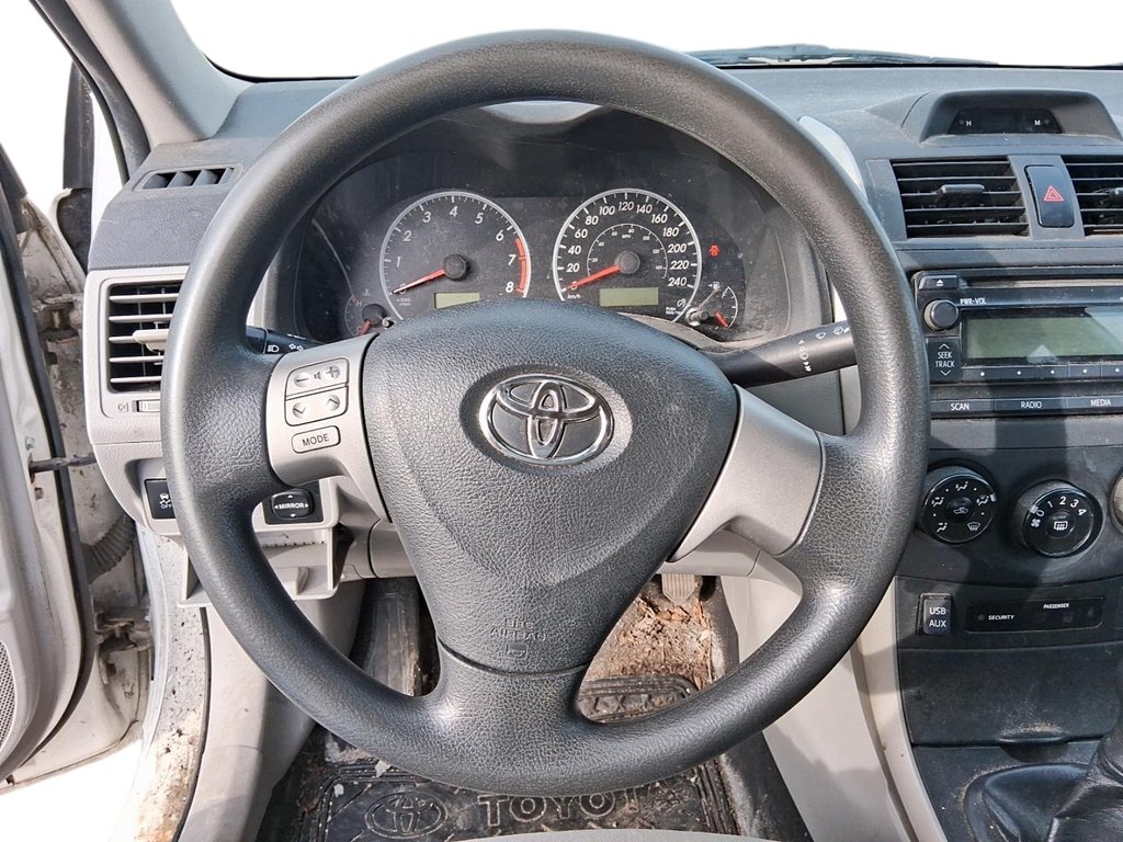 2013 Toyota Corolla 4-door Sedan CE 4A in Stratford, Ontario - 10 - w1024h768px