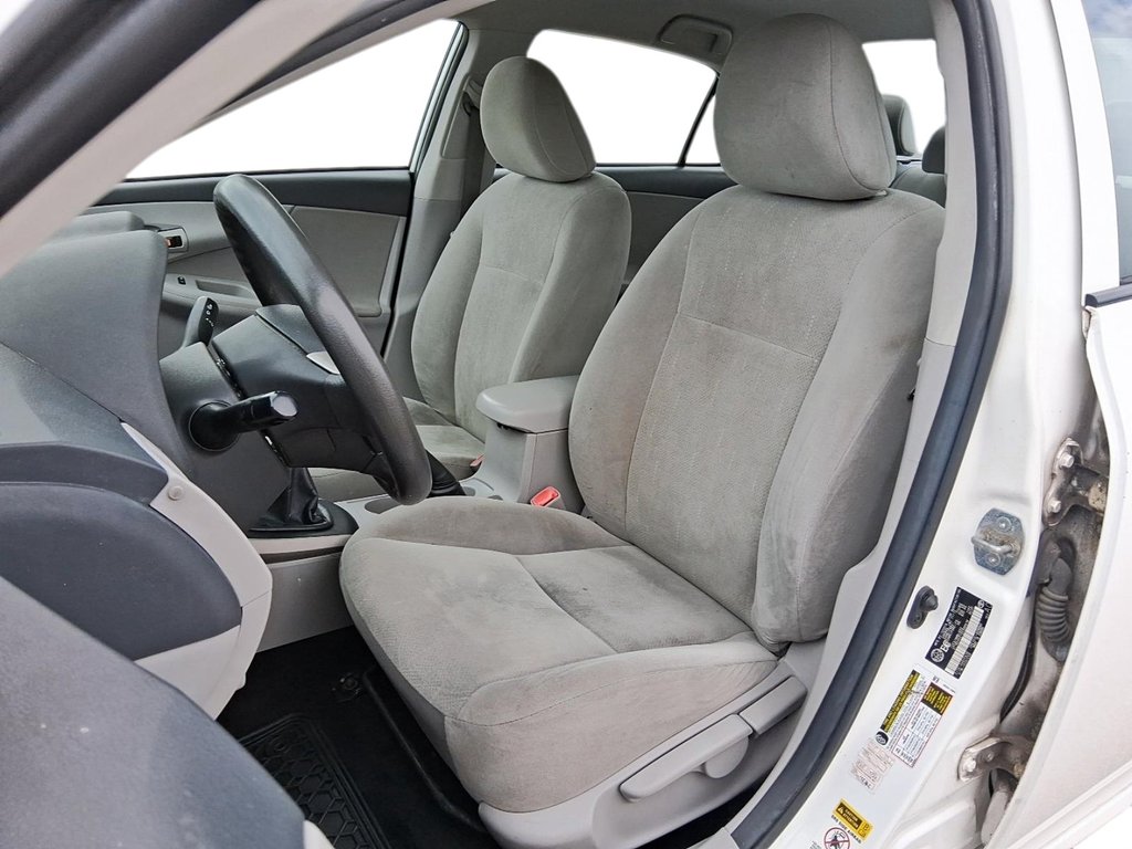2013 Toyota Corolla 4-door Sedan CE 4A in Stratford, Ontario - 8 - w1024h768px