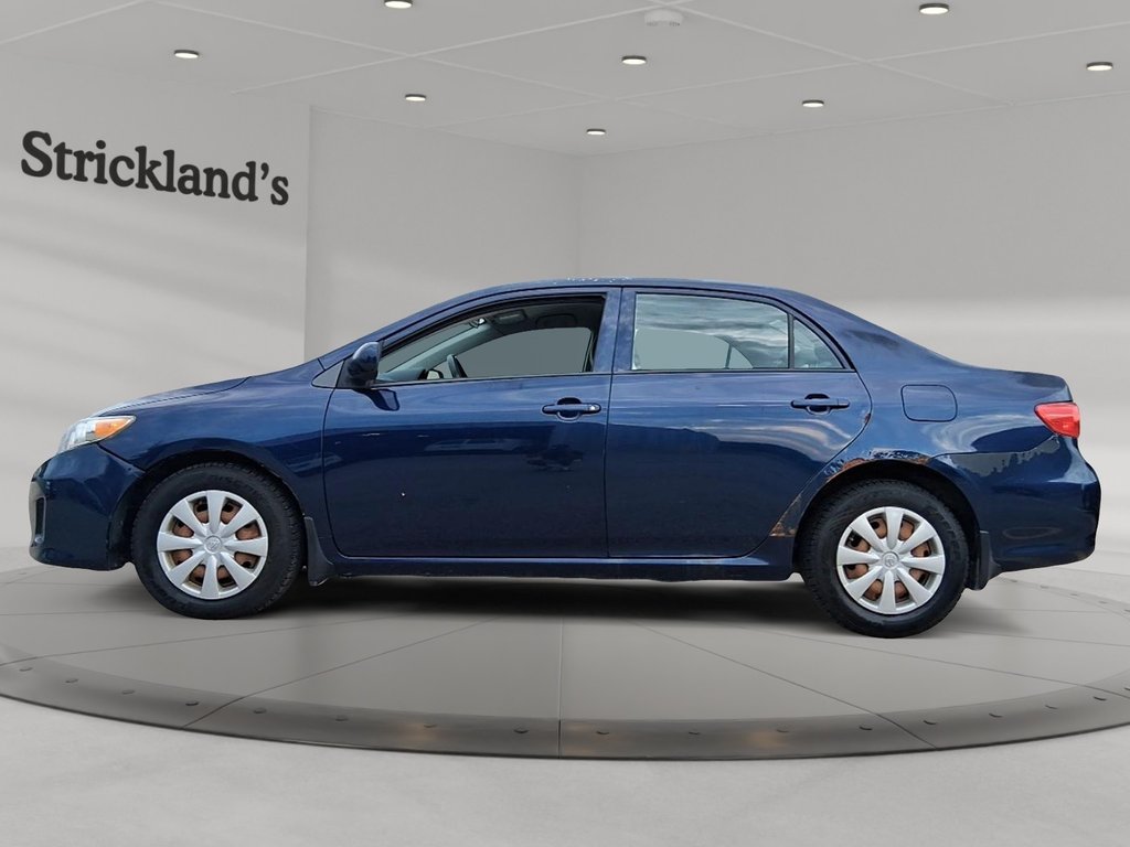 2013 Toyota Corolla 4-door Sedan LE 4A in Stratford, Ontario - 5 - w1024h768px