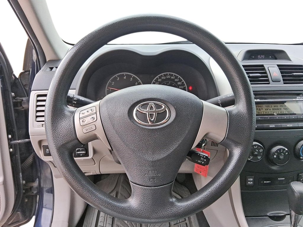 2013 Toyota Corolla 4-door Sedan LE 4A in Stratford, Ontario - 12 - w1024h768px