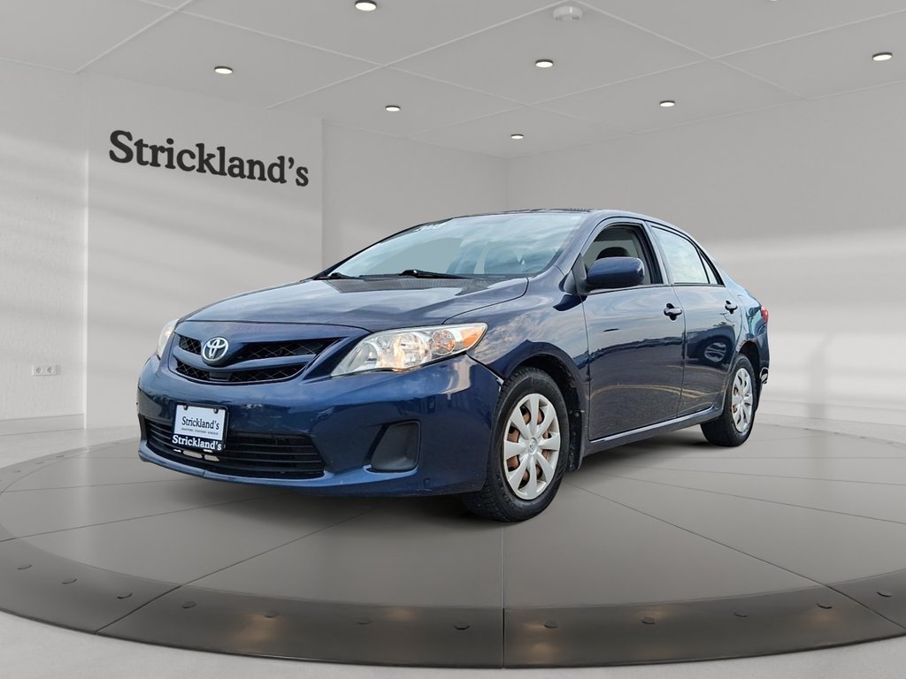 2013 Toyota Corolla 4-door Sedan LE 4A in Stratford, Ontario - 1 - w1024h768px